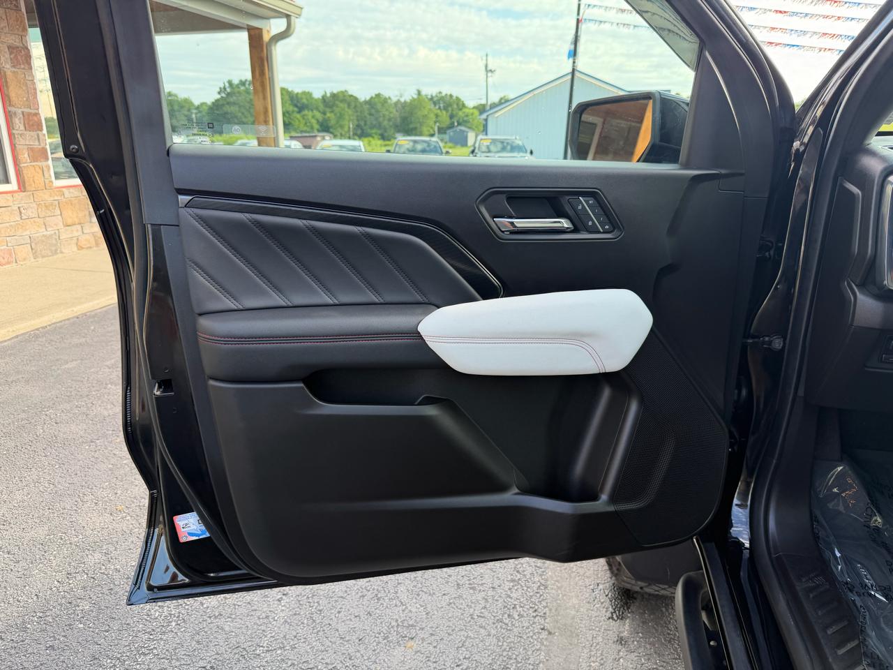 GMC Canyon 4WD Crew Cab AT4X 2024