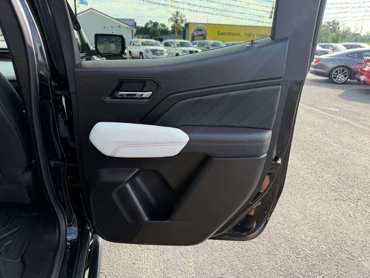 GMC Canyon 4WD Crew Cab AT4X 2024