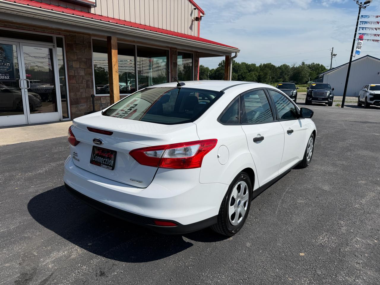 Ford Focus 4dr Sdn S 2014