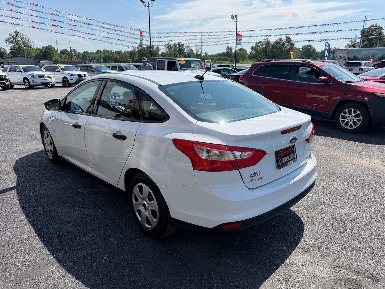 Ford Focus 4dr Sdn S 2014