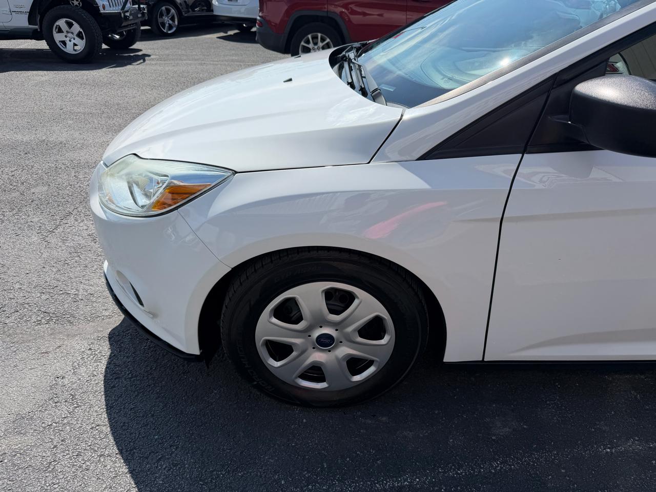 Ford Focus 4dr Sdn S 2014