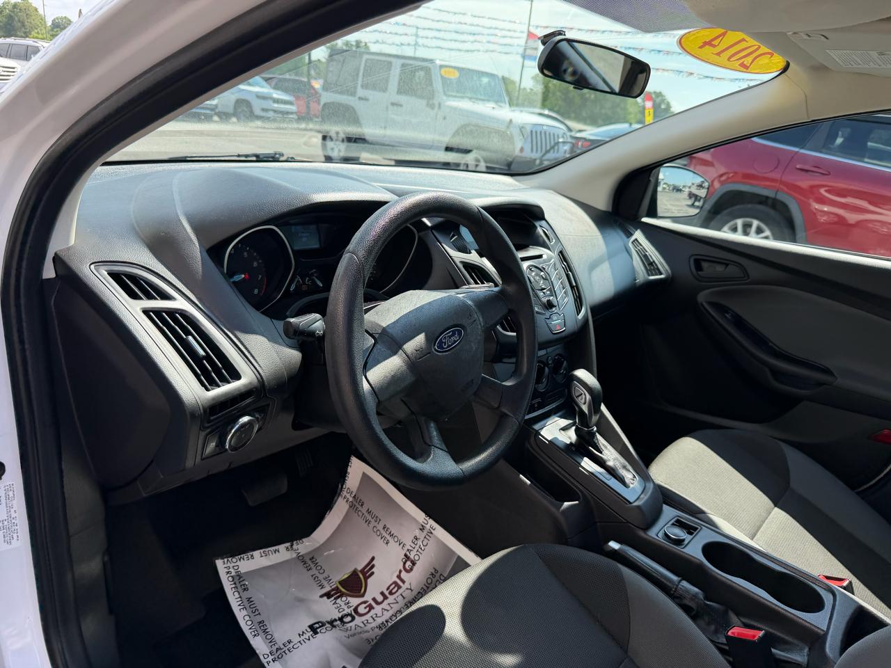 Ford Focus 4dr Sdn S 2014