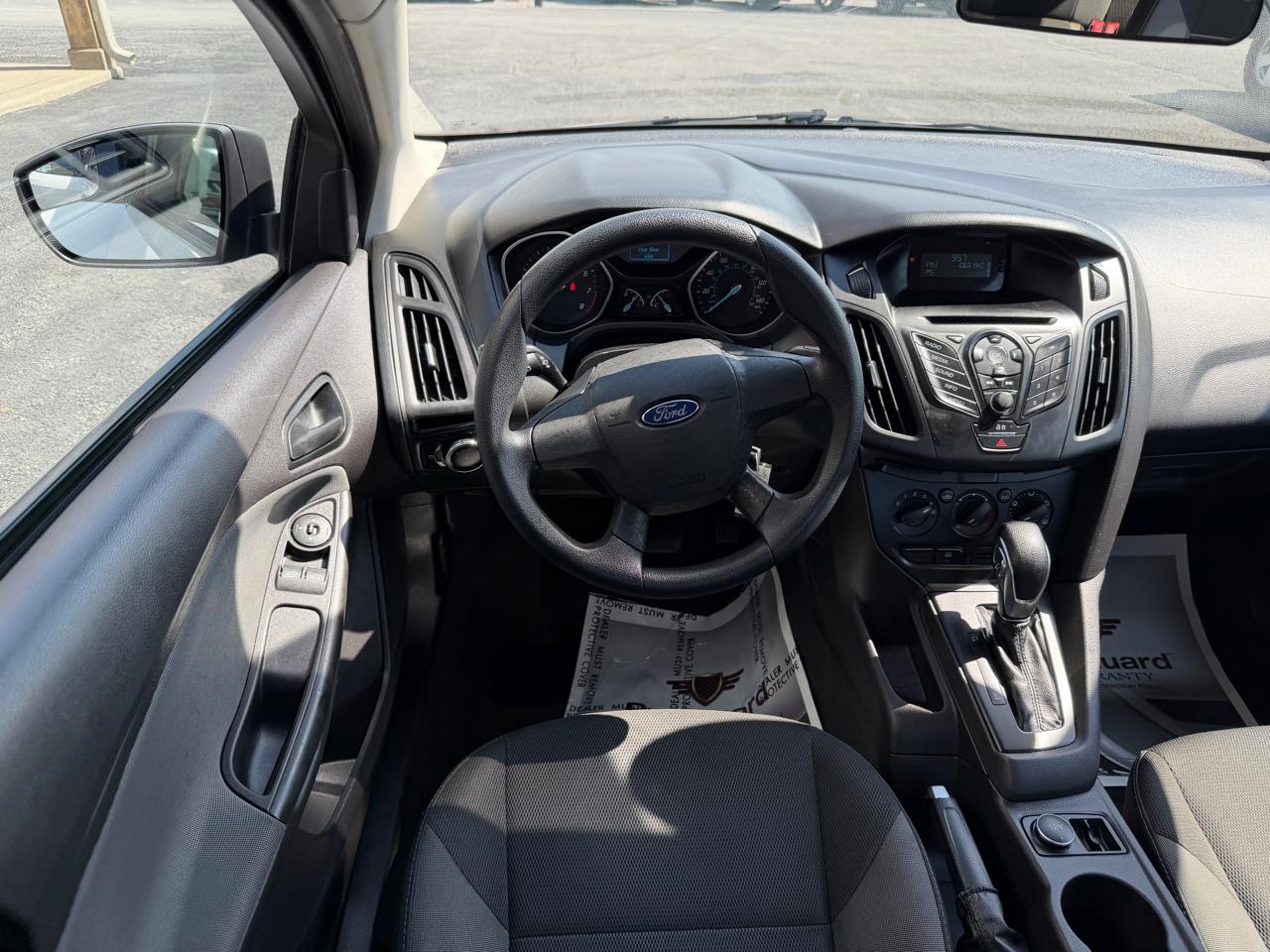 Ford Focus 4dr Sdn S 2014