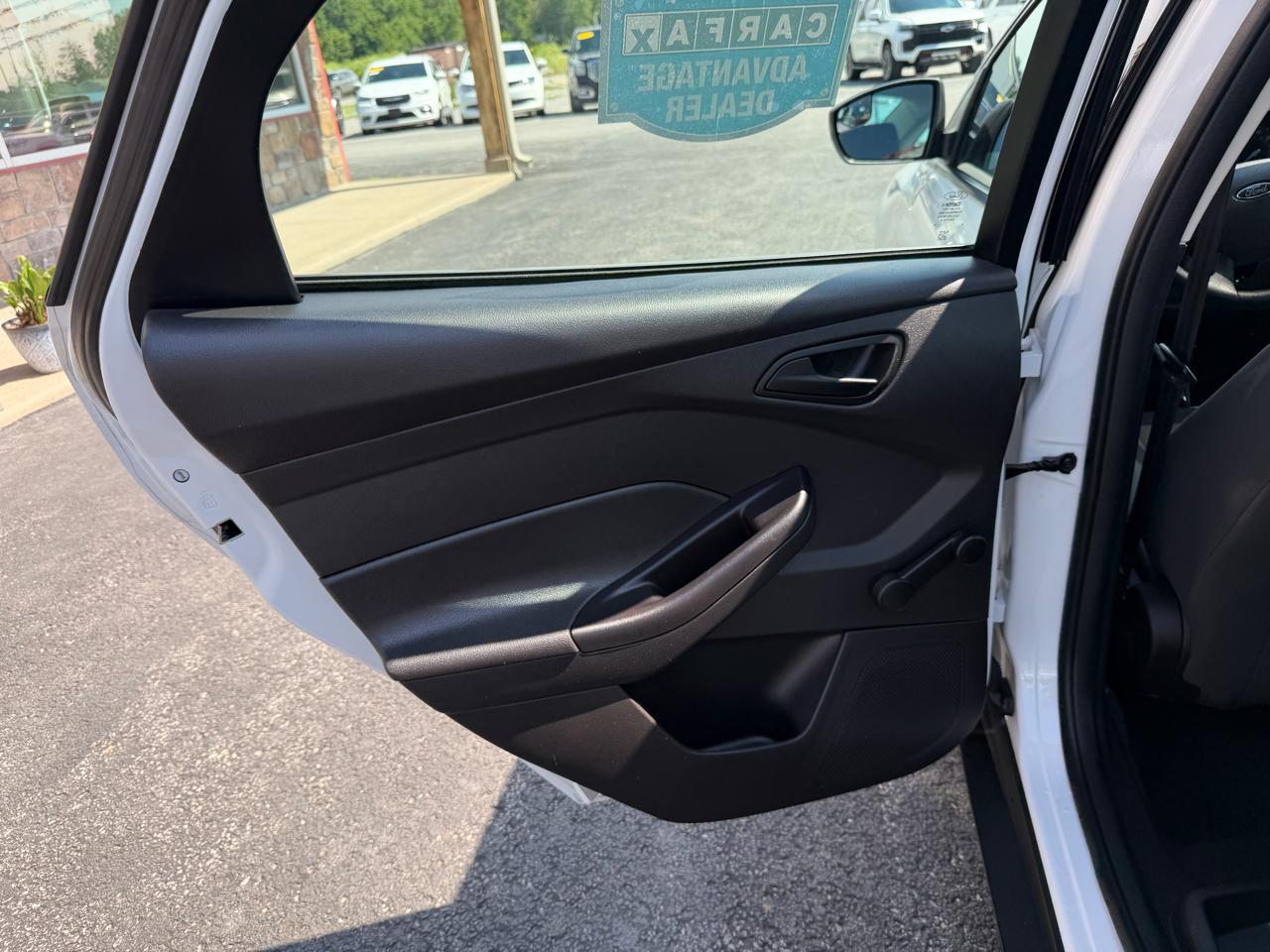 Ford Focus 4dr Sdn S 2014