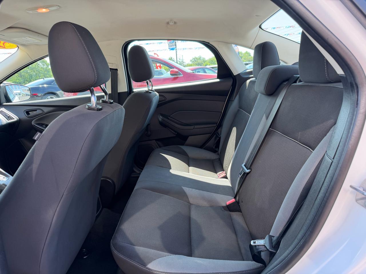 Ford Focus 4dr Sdn S 2014