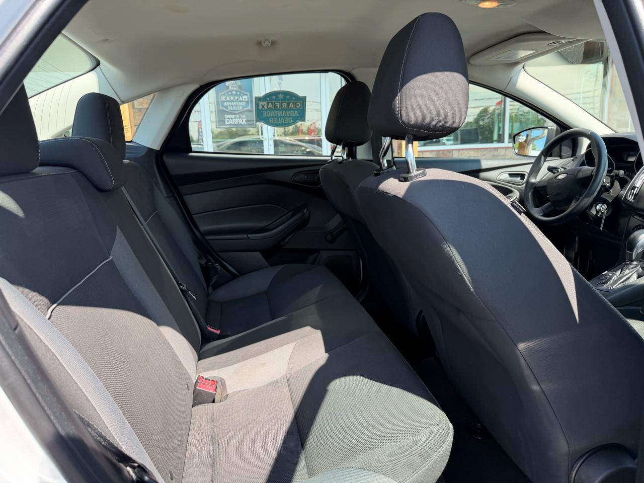 Ford Focus 4dr Sdn S 2014