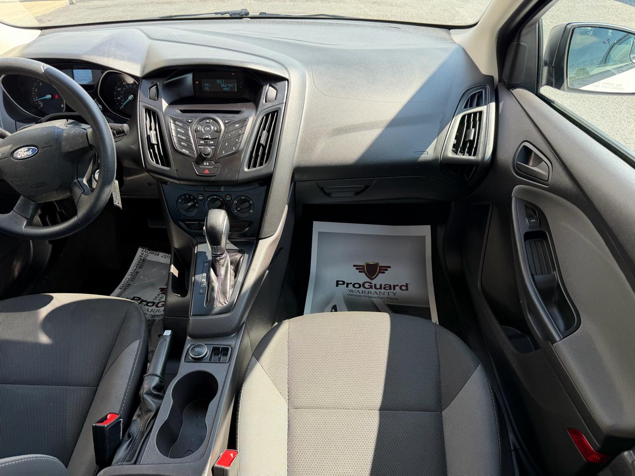 Ford Focus 4dr Sdn S 2014