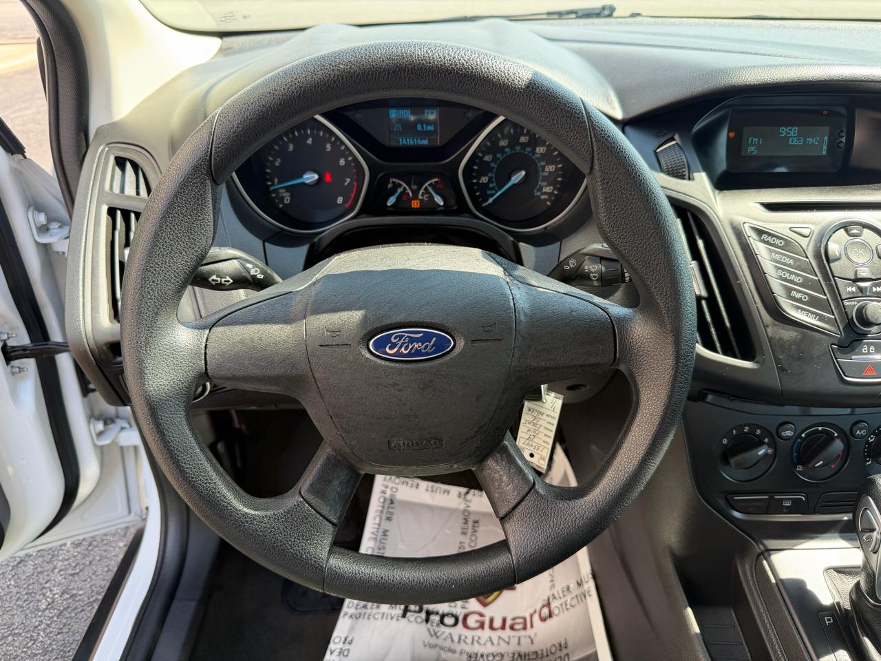 Ford Focus 4dr Sdn S 2014
