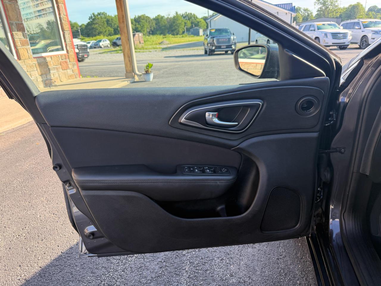 Chrysler 200 4dr Sdn Limited FWD 2015