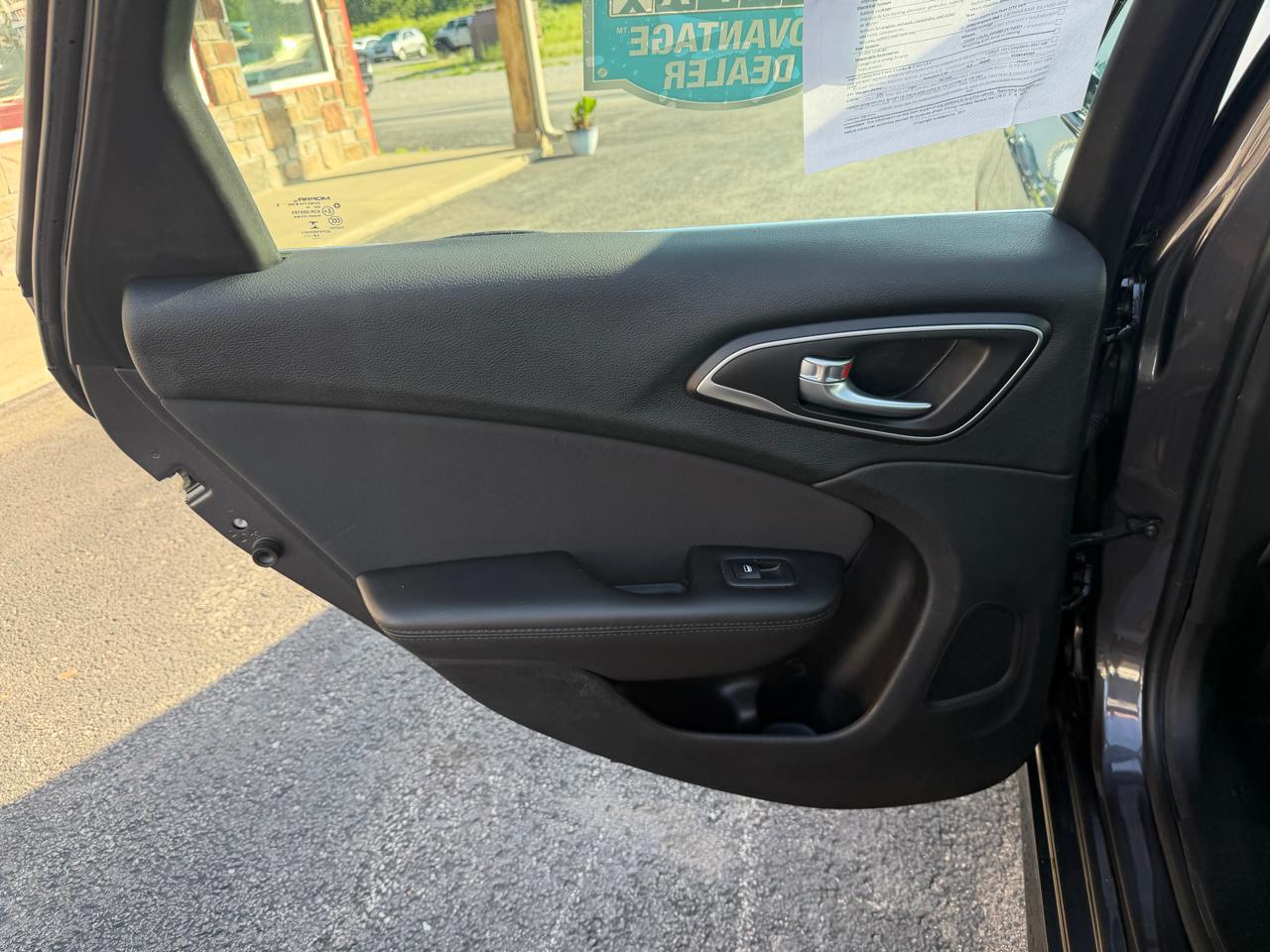 Chrysler 200 4dr Sdn Limited FWD 2015