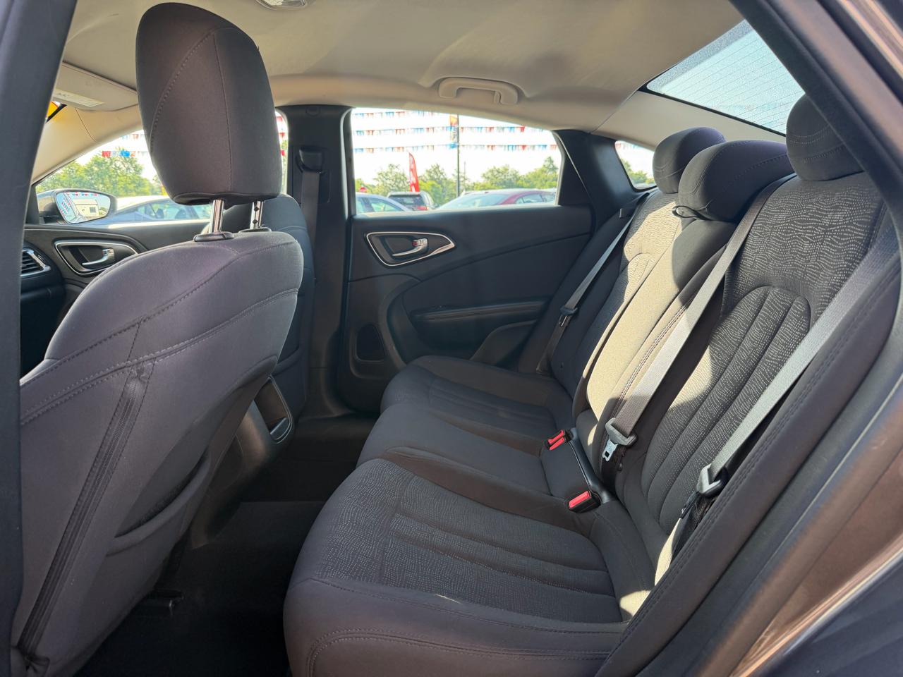 Chrysler 200 4dr Sdn Limited FWD 2015