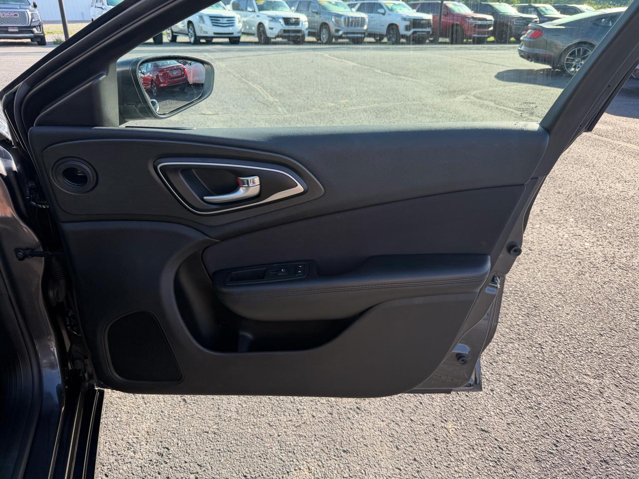Chrysler 200 4dr Sdn Limited FWD 2015