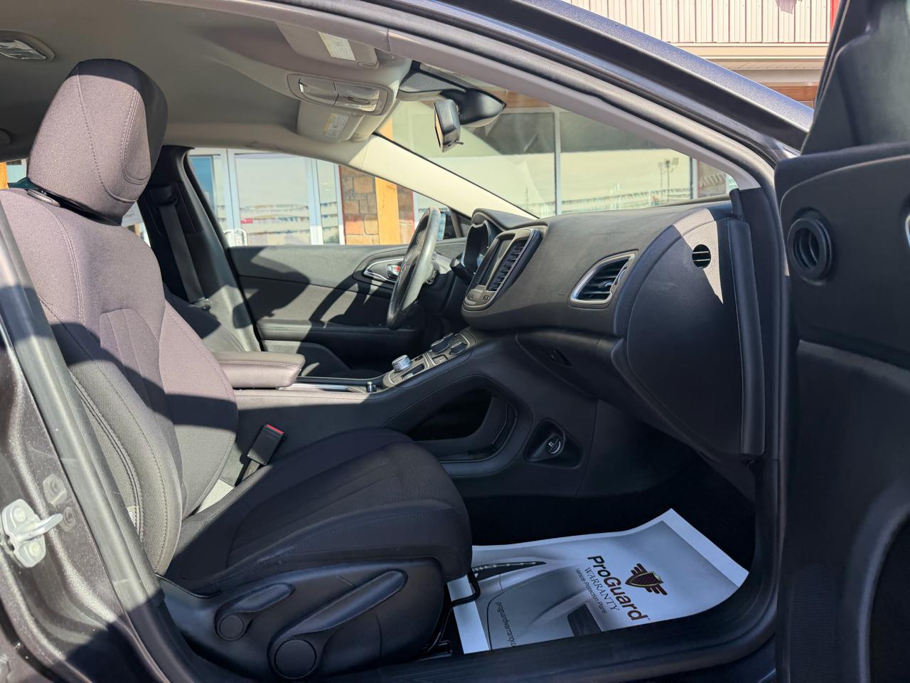 Chrysler 200 4dr Sdn Limited FWD 2015