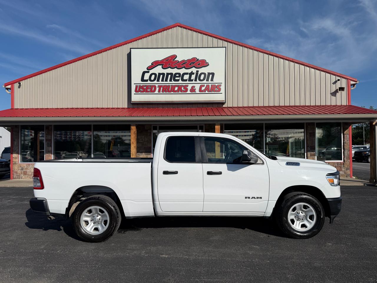 RAM 1500 4WD Crew Cab 140.5" Tradesman 2022