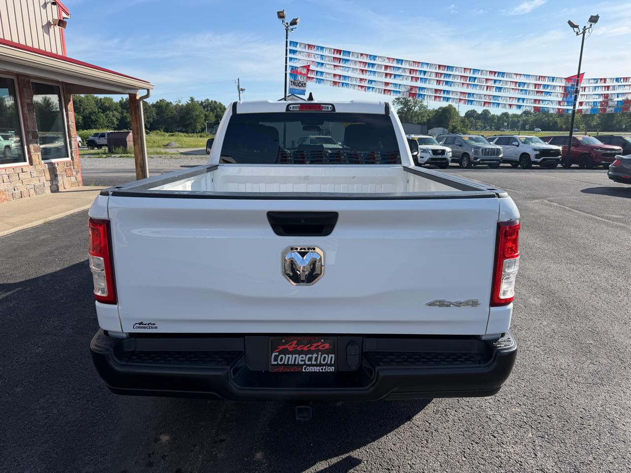 RAM 1500 4WD Crew Cab 140.5" Tradesman 2022
