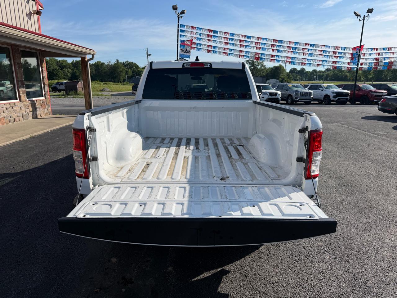 RAM 1500 4WD Crew Cab 140.5" Tradesman 2022