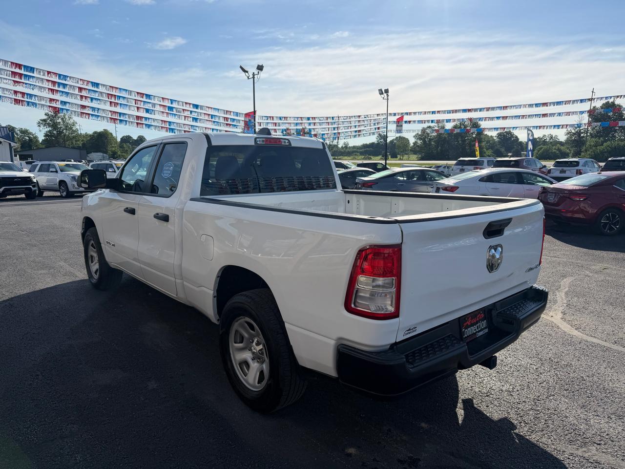 RAM 1500 4WD Crew Cab 140.5" Tradesman 2022