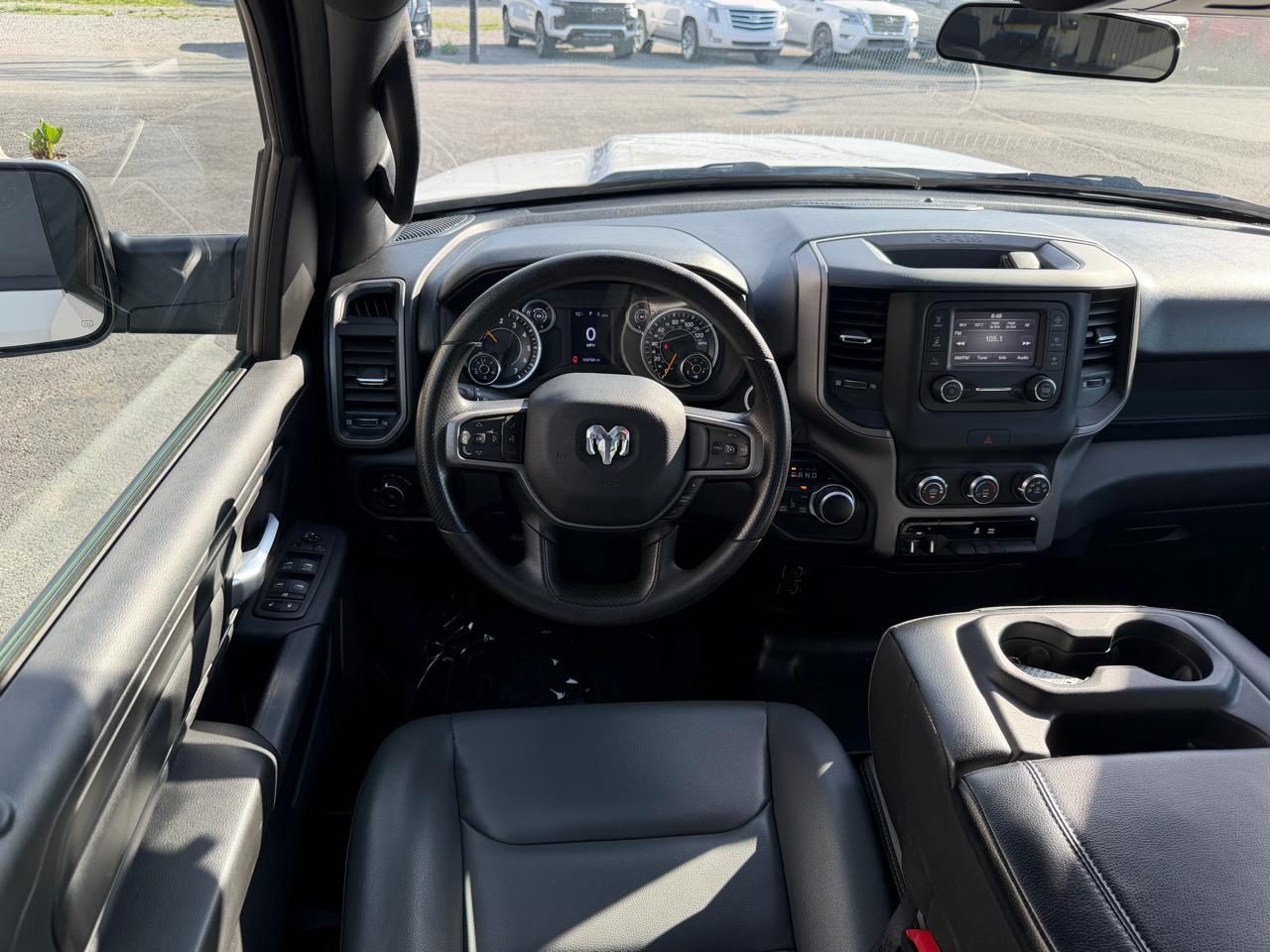 RAM 1500 4WD Crew Cab 140.5" Tradesman 2022