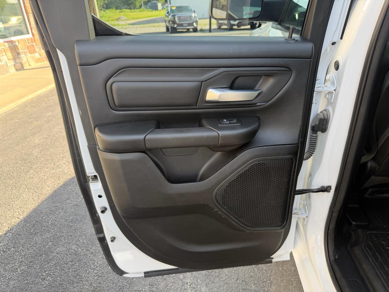 RAM 1500 4WD Crew Cab 140.5" Tradesman 2022