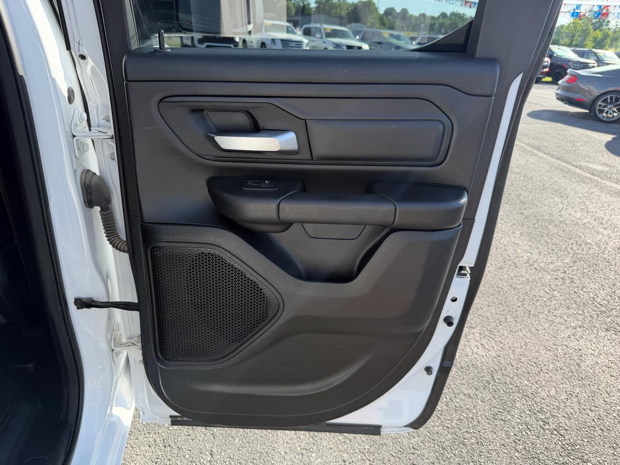 RAM 1500 4WD Crew Cab 140.5" Tradesman 2022