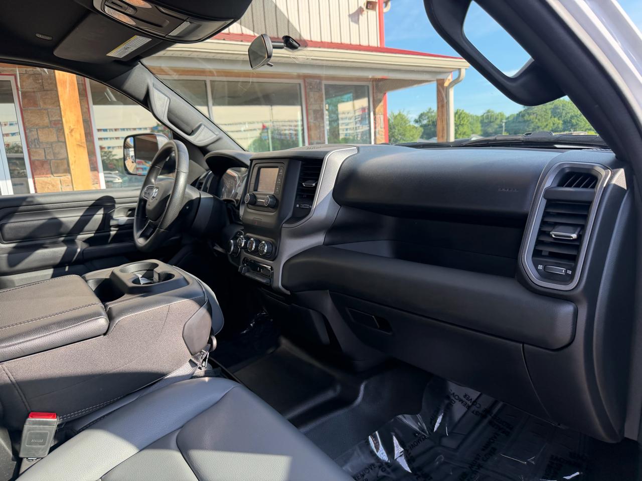RAM 1500 4WD Crew Cab 140.5" Tradesman 2022