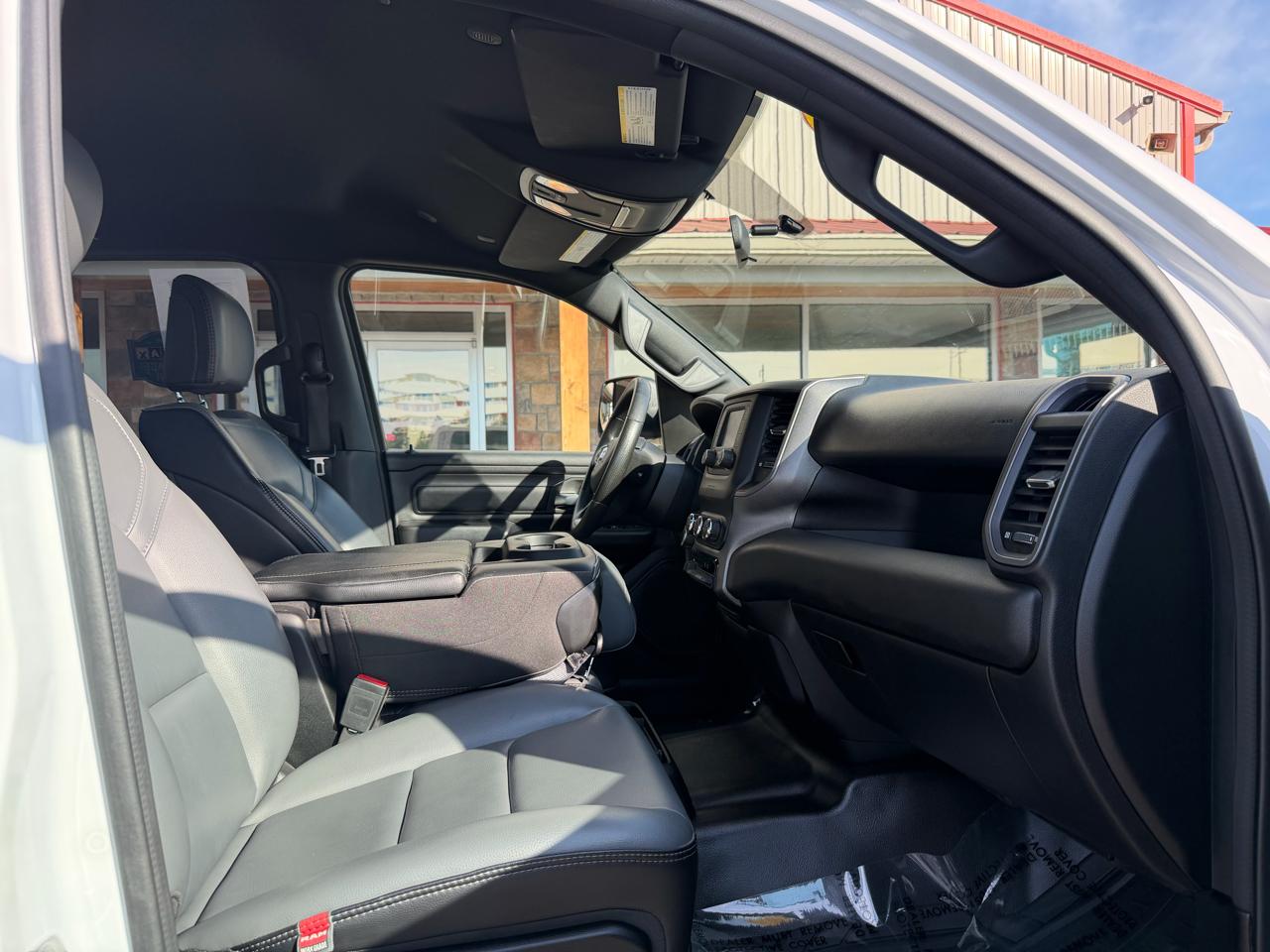 RAM 1500 4WD Crew Cab 140.5" Tradesman 2022