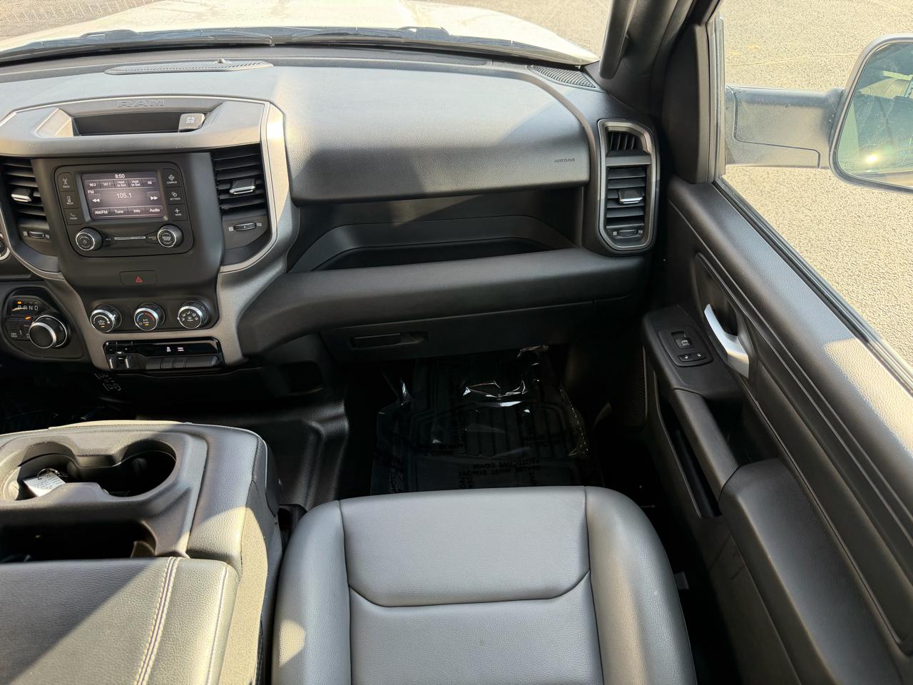 RAM 1500 4WD Crew Cab 140.5" Tradesman 2022