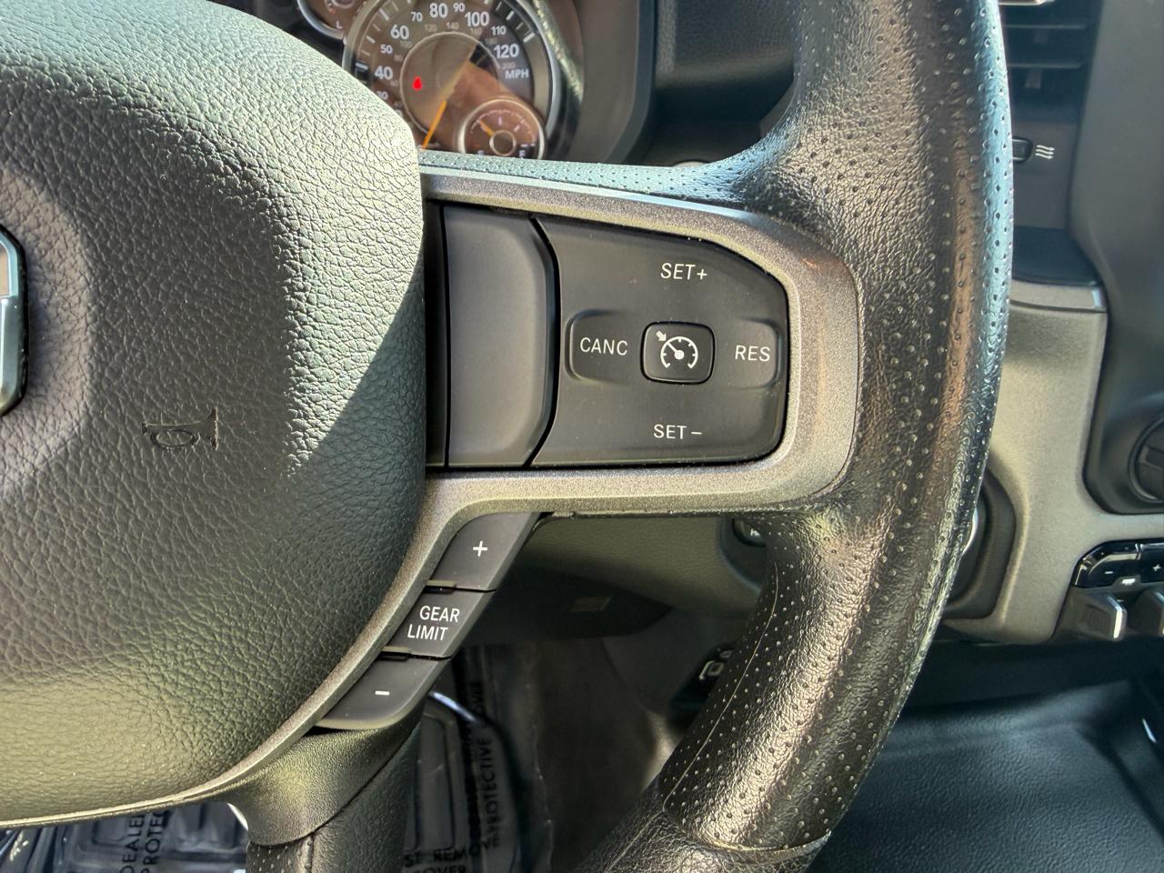 RAM 1500 4WD Crew Cab 140.5" Tradesman 2022