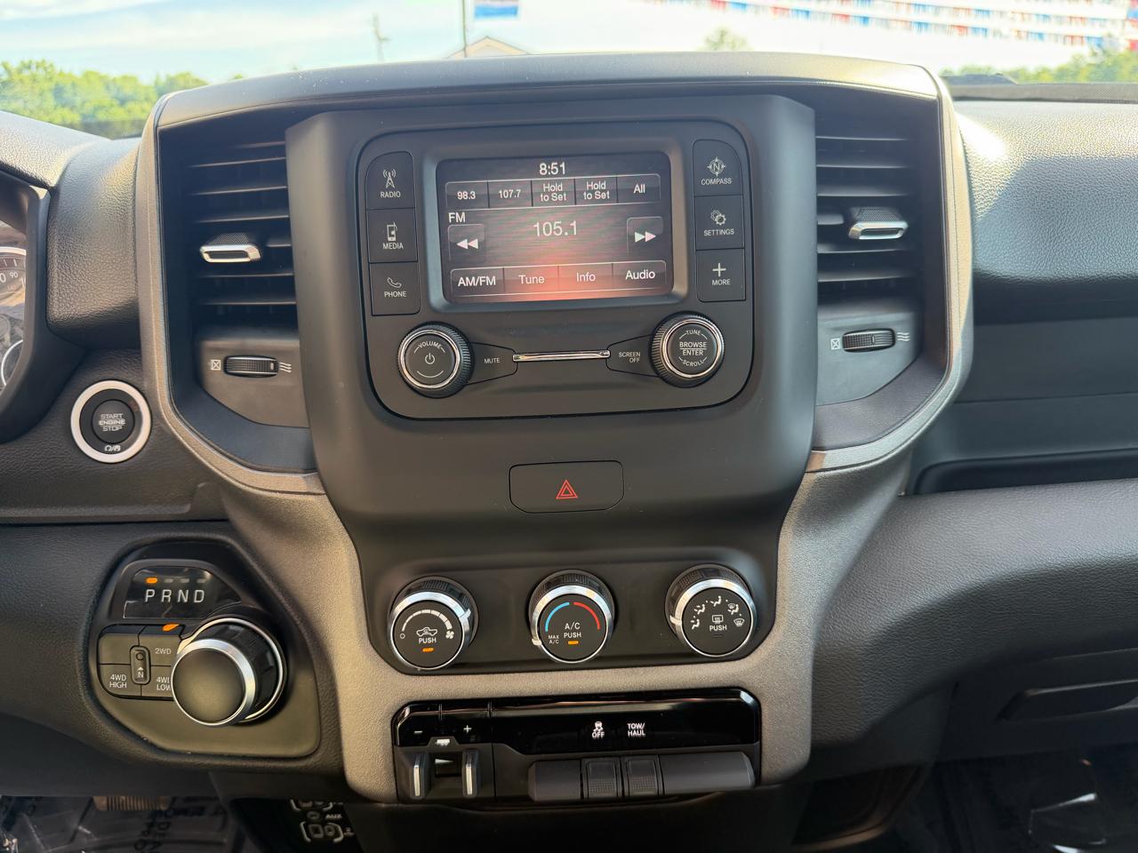 RAM 1500 4WD Crew Cab 140.5" Tradesman 2022