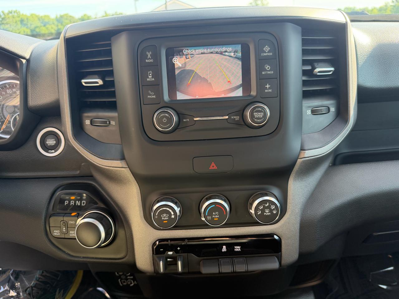 RAM 1500 4WD Crew Cab 140.5" Tradesman 2022