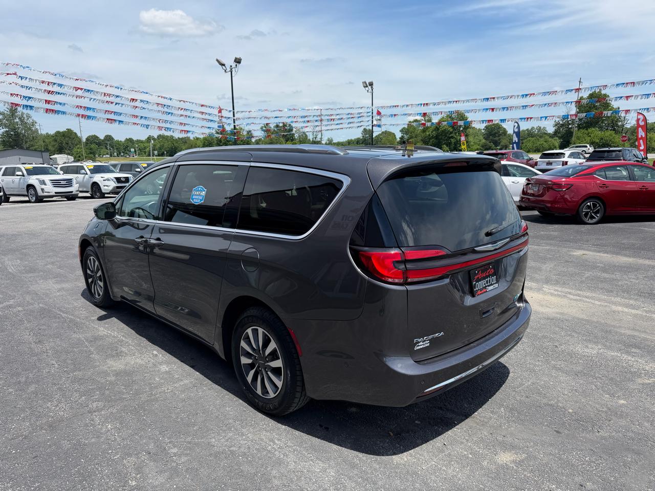Chrysler Pacifica Hybrid Touring L FWD 2021