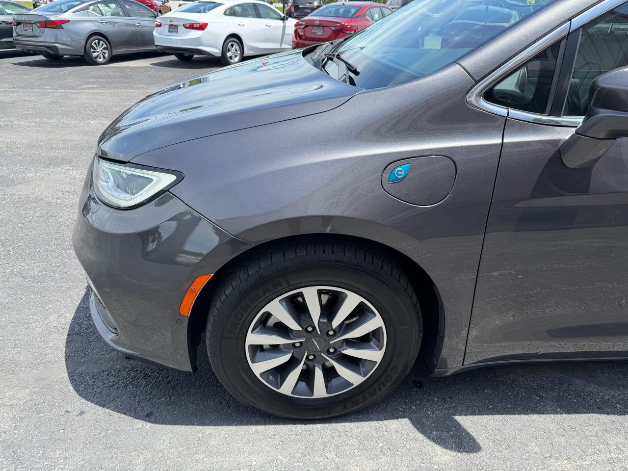 Chrysler Pacifica Hybrid Touring L FWD 2021