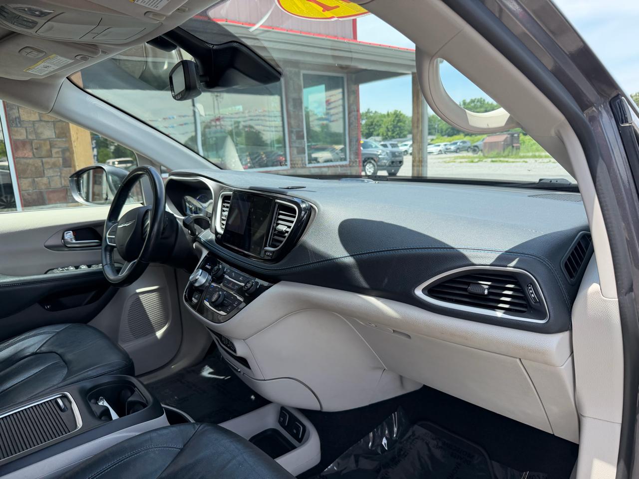 Chrysler Pacifica Hybrid Touring L FWD 2021