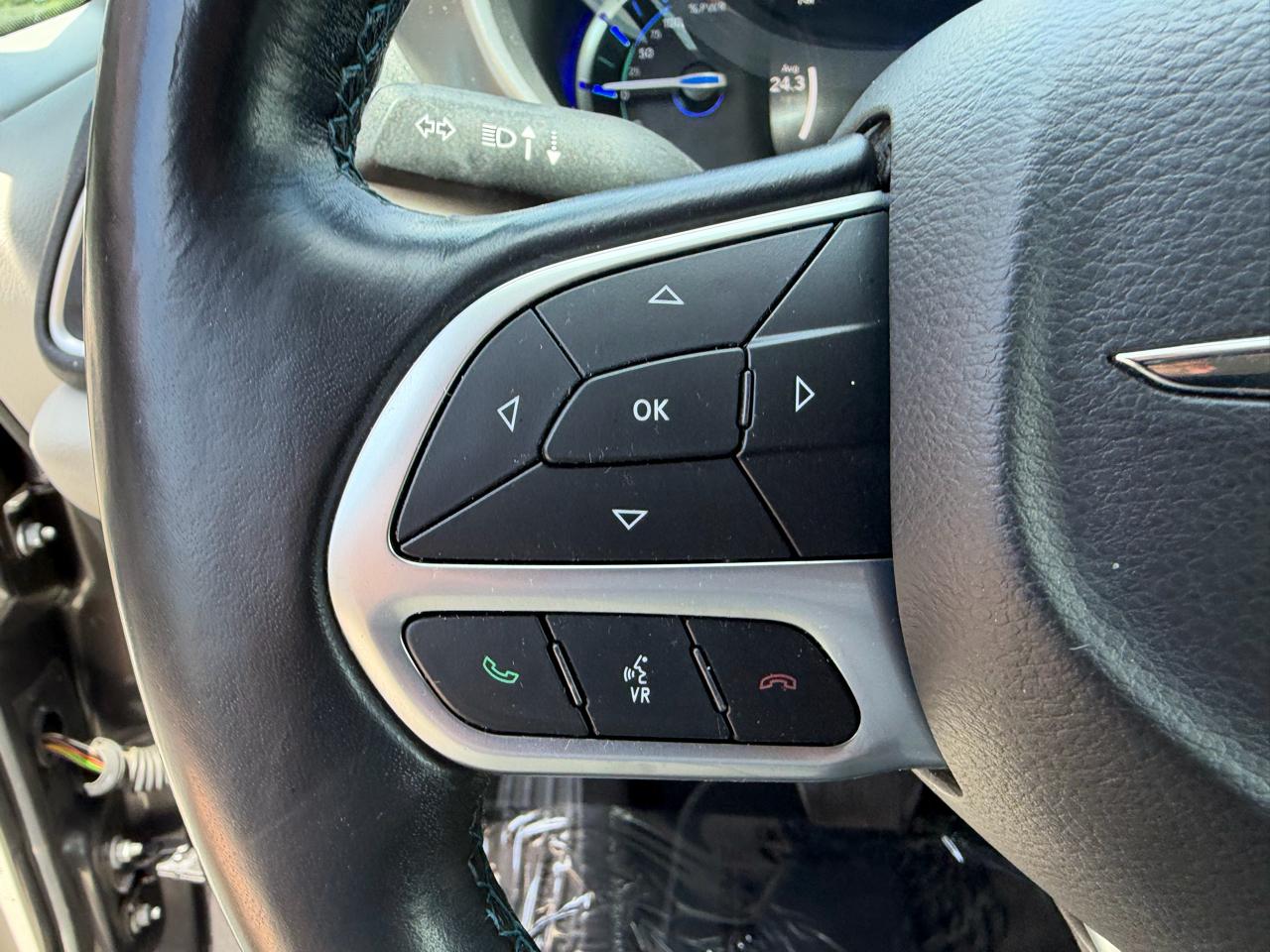 Chrysler Pacifica Hybrid Touring L FWD 2021