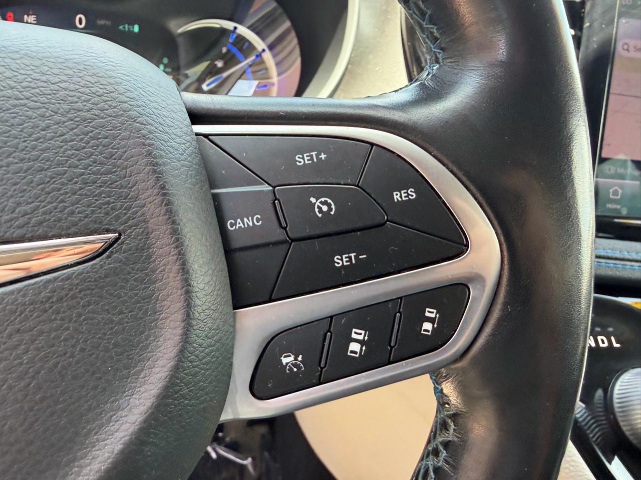 Chrysler Pacifica Hybrid Touring L FWD 2021