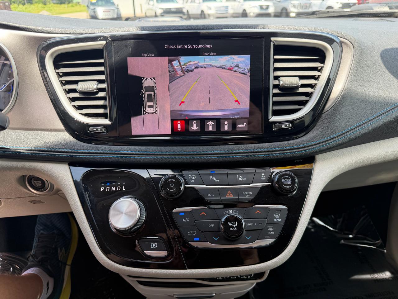 Chrysler Pacifica Hybrid Touring L FWD 2021