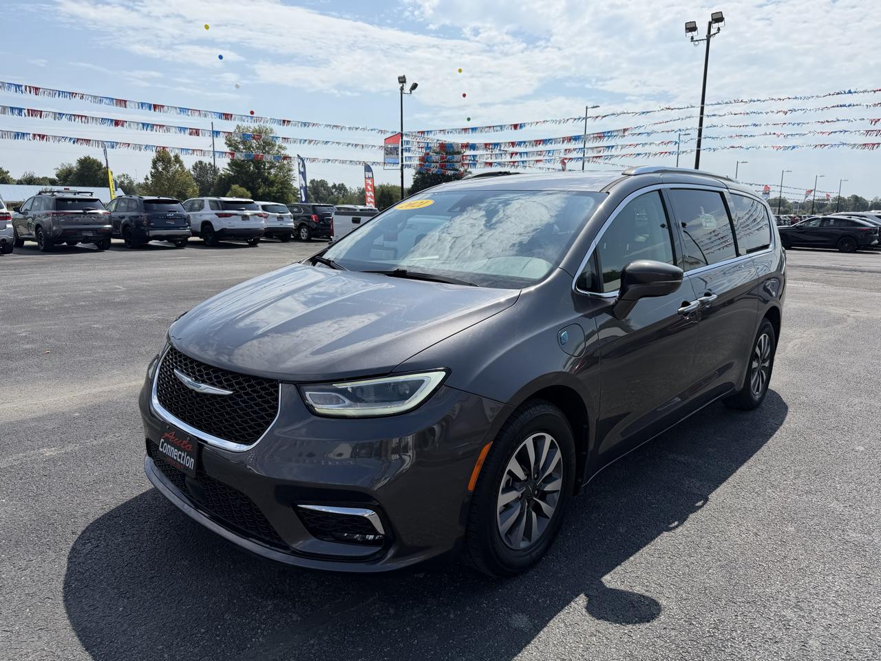Chrysler Pacifica Hybrid Touring L FWD 2021