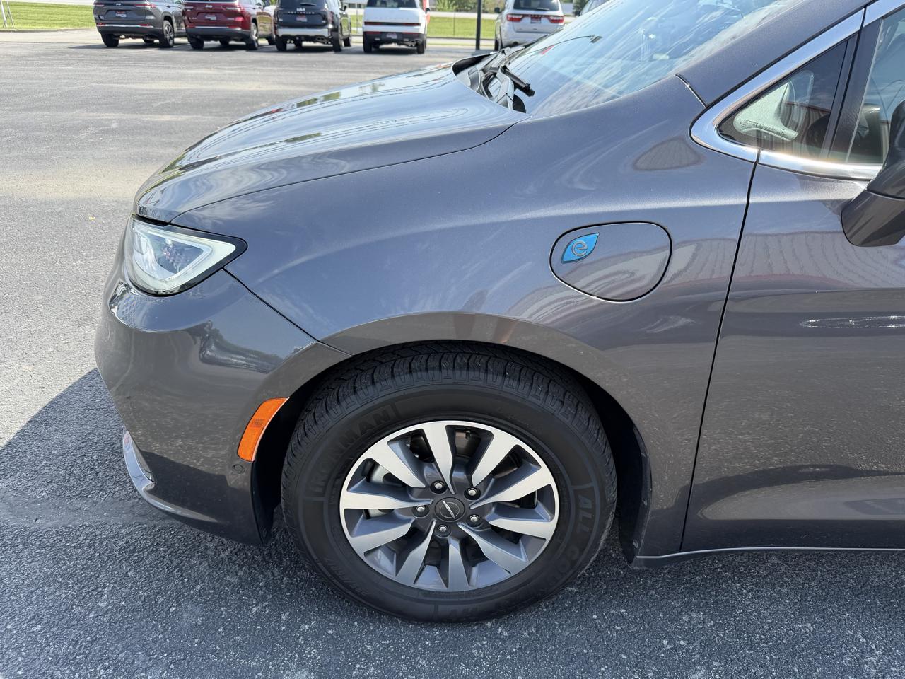 Chrysler Pacifica Hybrid Touring L FWD 2021