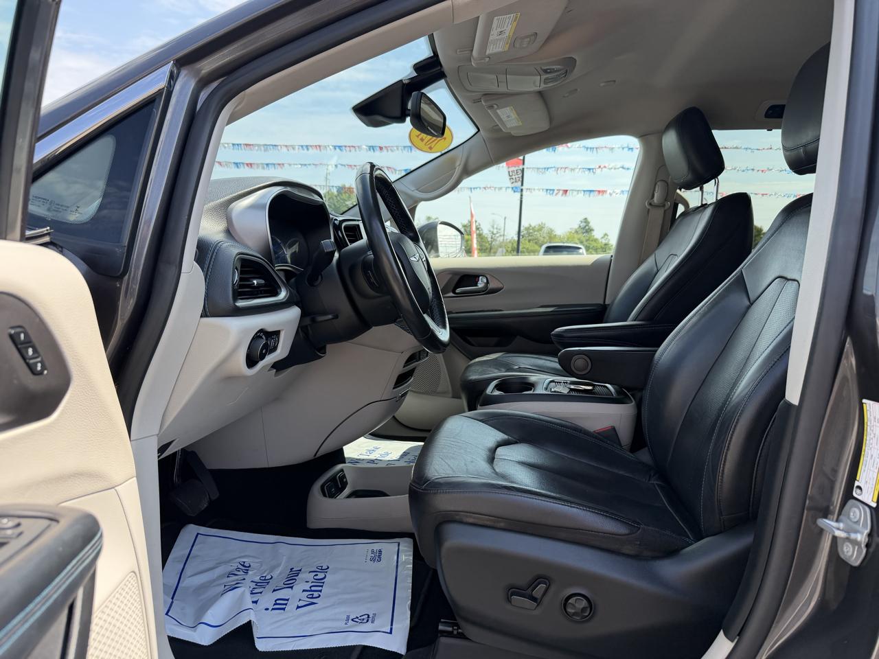 Chrysler Pacifica Hybrid Touring L FWD 2021