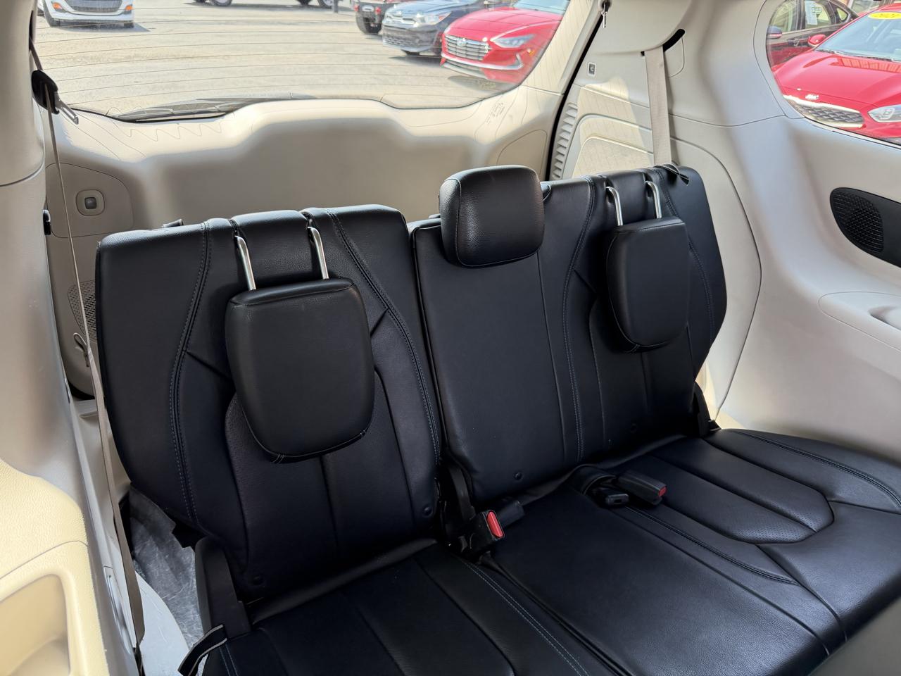 Chrysler Pacifica Hybrid Touring L FWD 2021