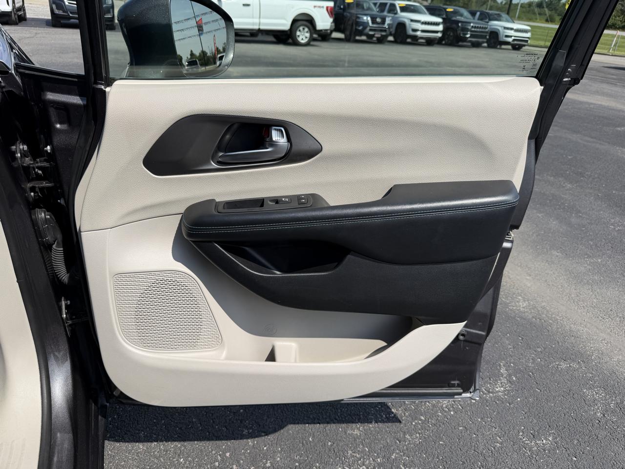 Chrysler Pacifica Hybrid Touring L FWD 2021