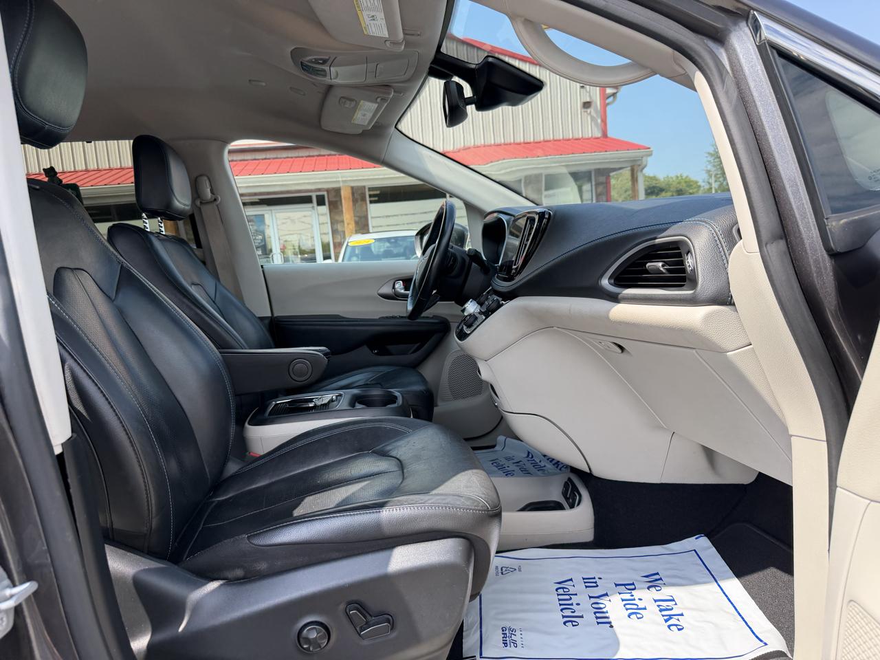 Chrysler Pacifica Hybrid Touring L FWD 2021