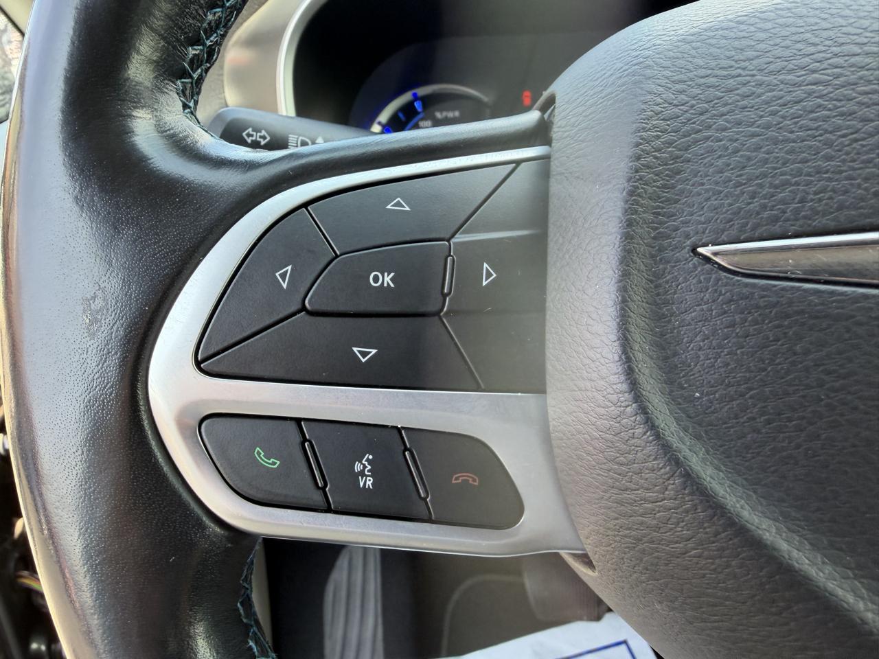 Chrysler Pacifica Hybrid Touring L FWD 2021