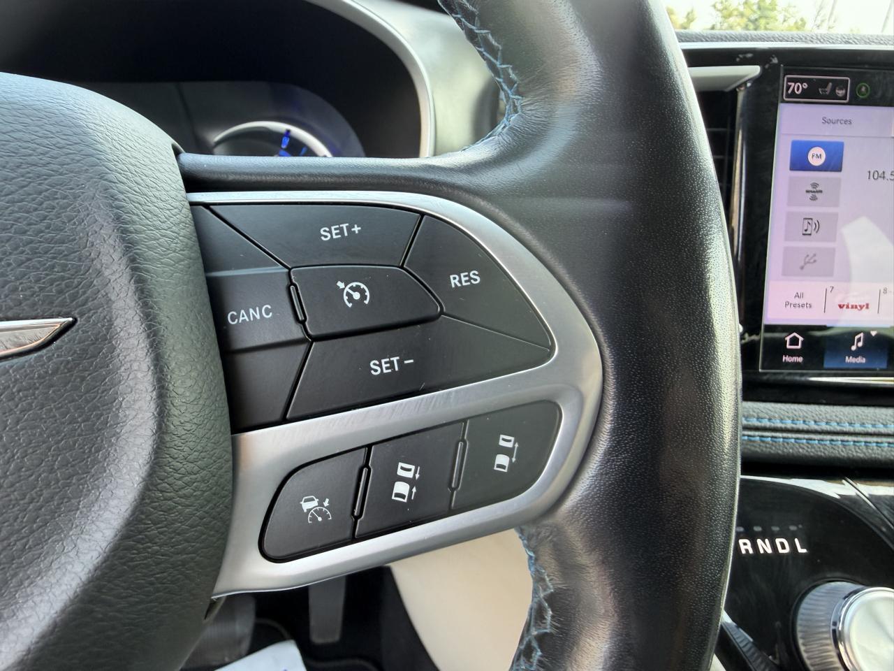 Chrysler Pacifica Hybrid Touring L FWD 2021