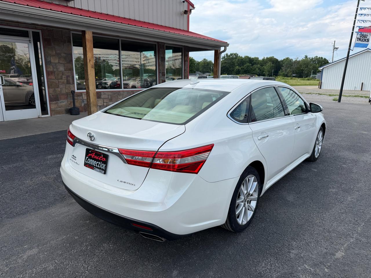 Toyota Avalon 4dr Sdn XLE Touring (Natl) 2015