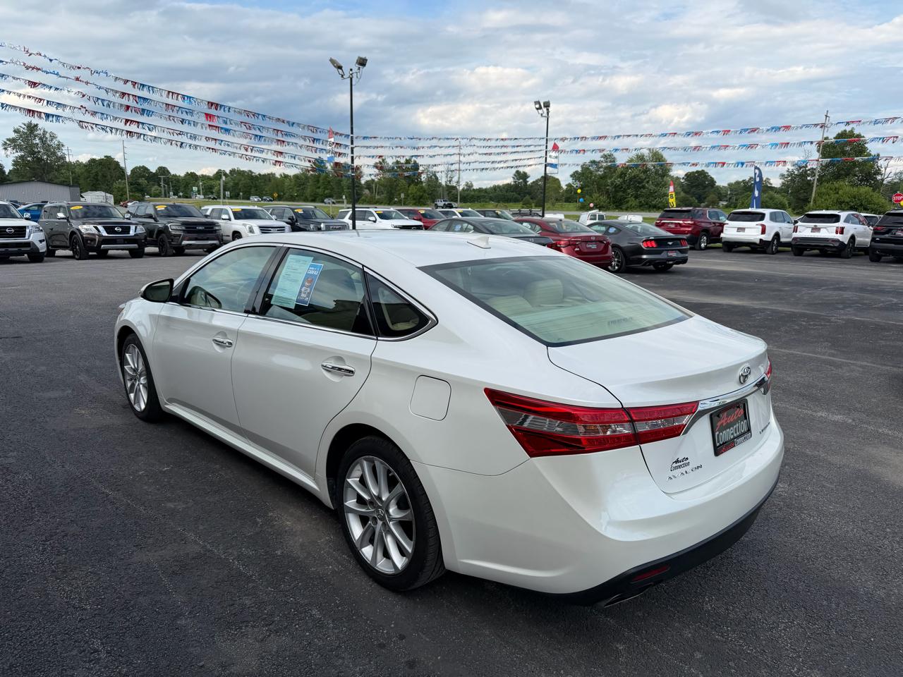 Toyota Avalon 4dr Sdn XLE Touring (Natl) 2015
