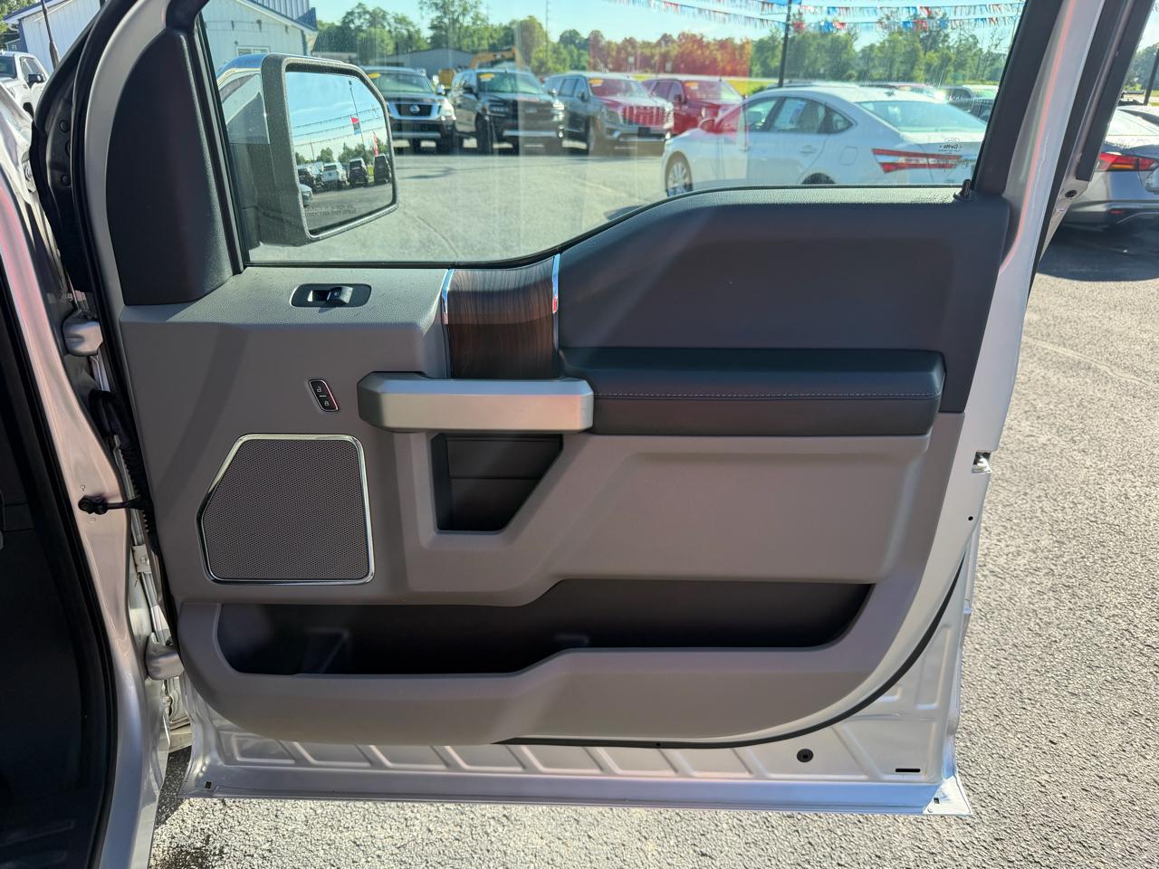 Ford F-150 4WD SuperCrew 145" Lariat 2016
