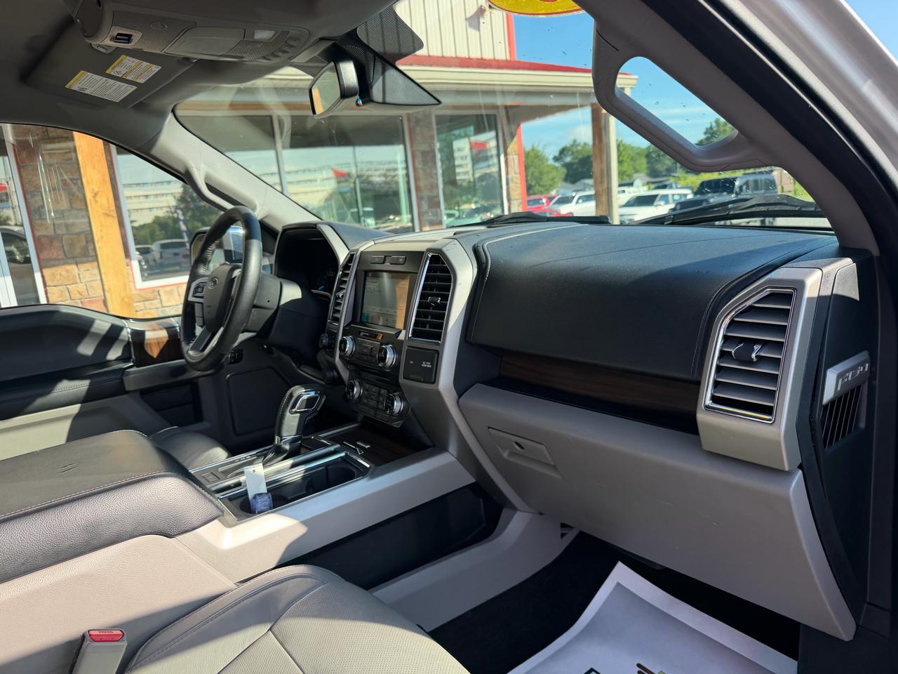Ford F-150 4WD SuperCrew 145" Lariat 2016