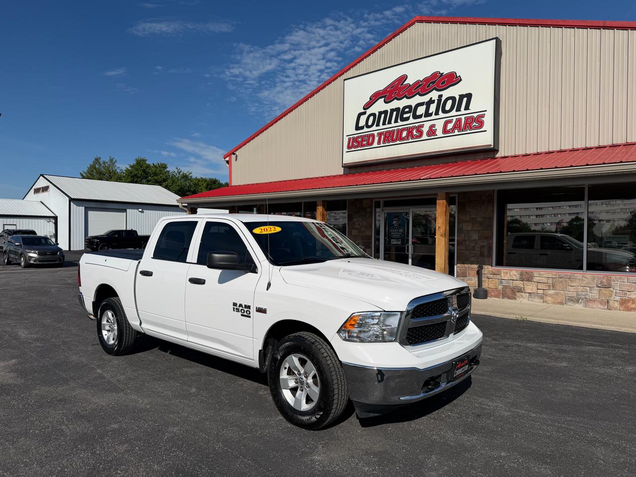 RAM 1500 Classic Tradesman 4x4 Crew Cab 5'7" Box 2022
