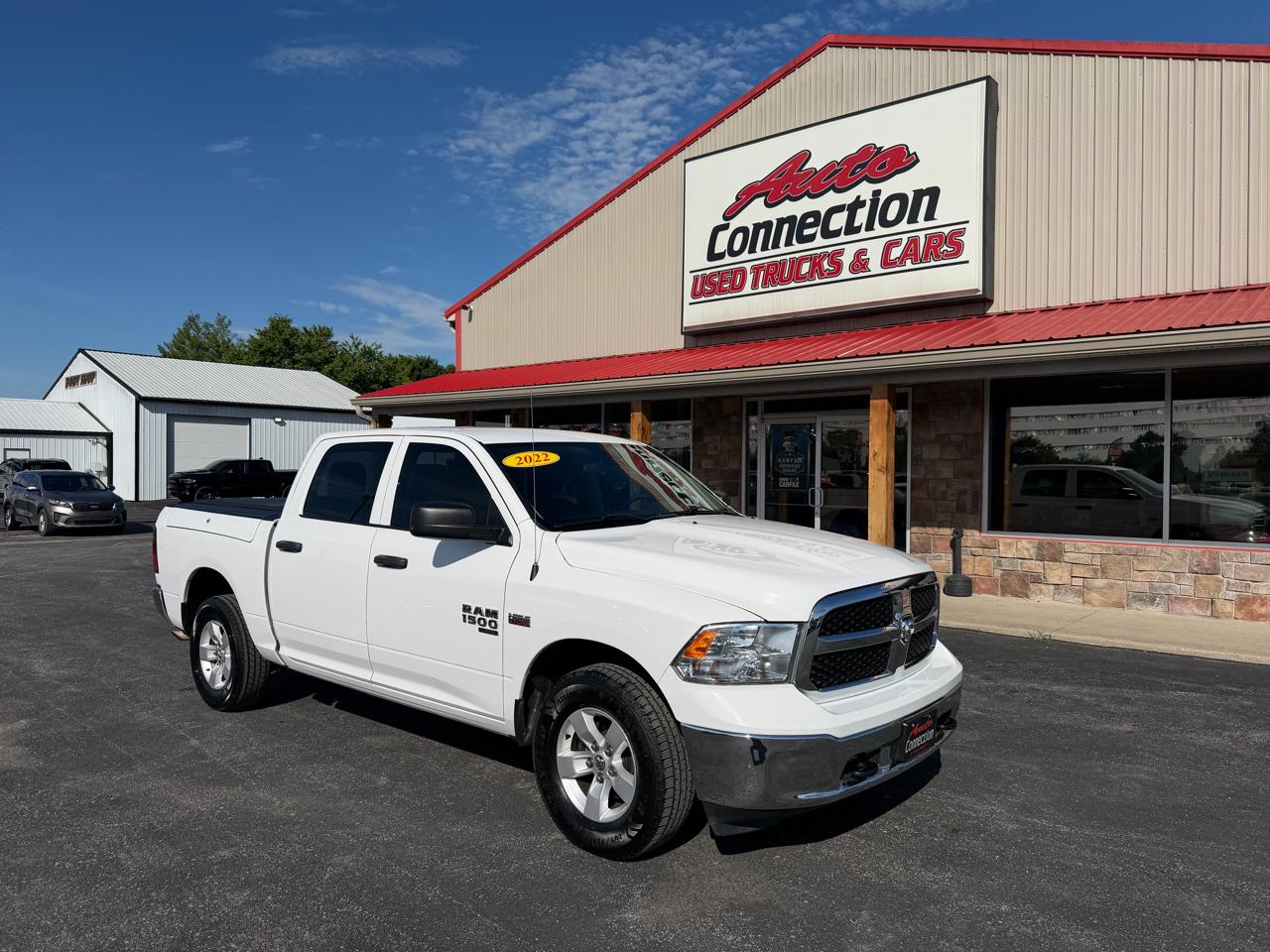 RAM 1500 Classic Tradesman 4x4 Crew Cab 5'7" Box 2022